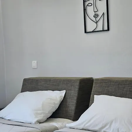 Loutrouvia فندق بينيتسيس